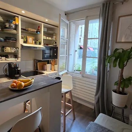 1 Minute Gare Montparnasse,center,close To Eifel Tolerance And Louvre Meusm,fantastic Place